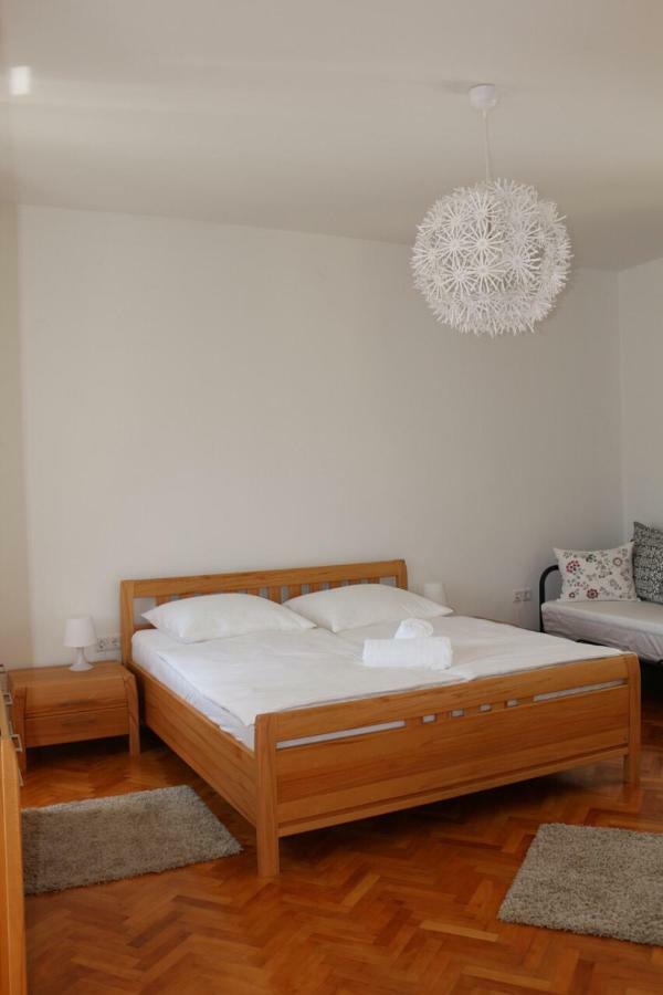 Central House Nona Crikvenica Zewnętrze zdjęcie