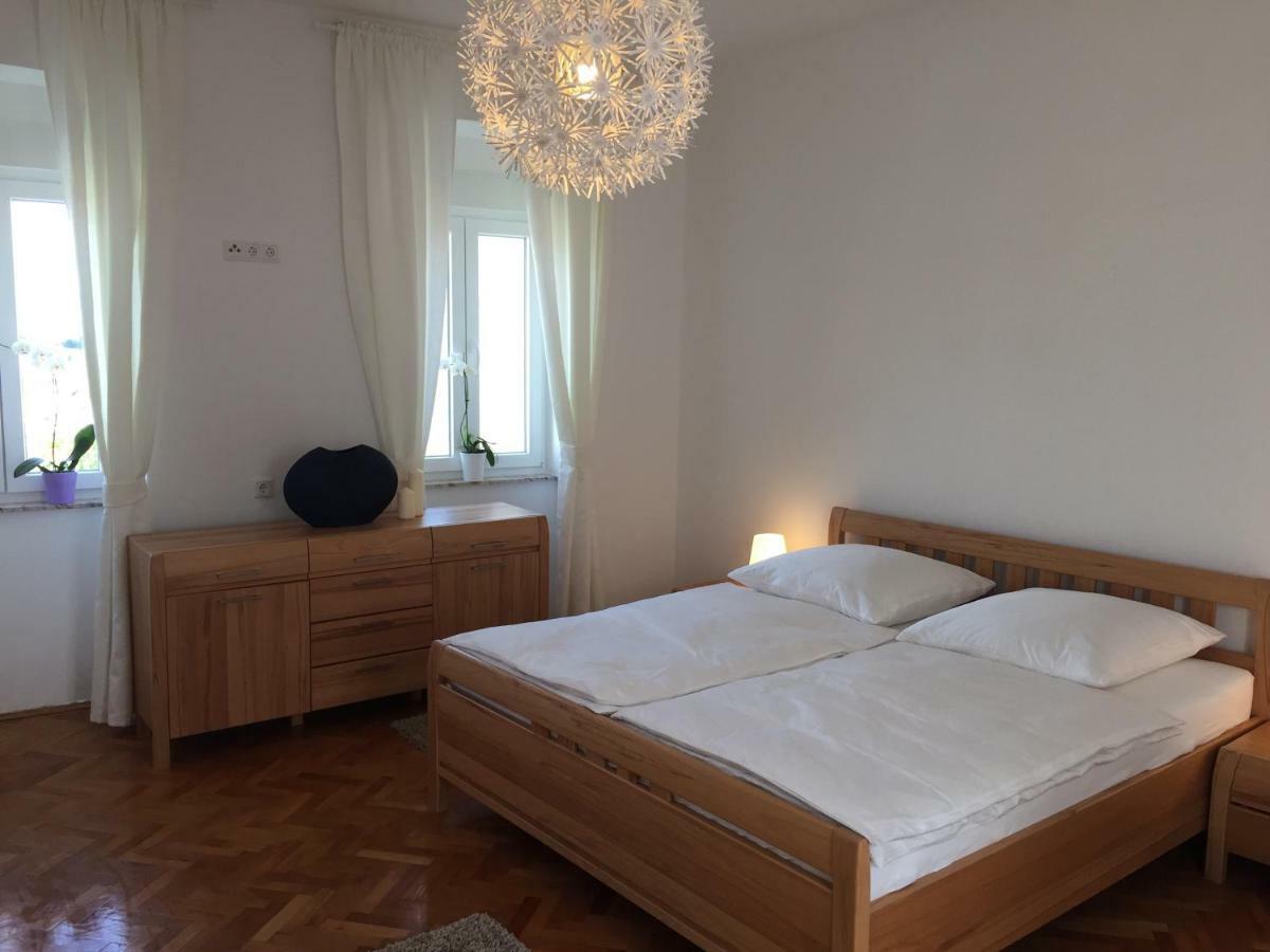 Central House Nona Crikvenica Zewnętrze zdjęcie